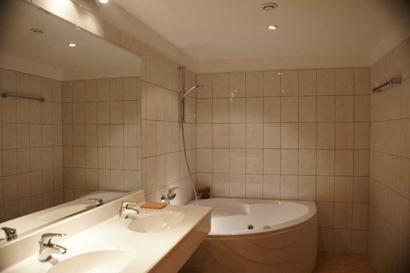 Hotel Maxim Oradea Exterior foto